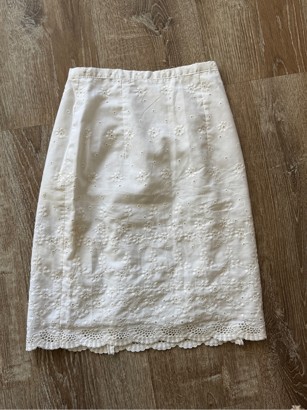 Source Unknown White Eyelet Lace-Trim Pencil Skirt